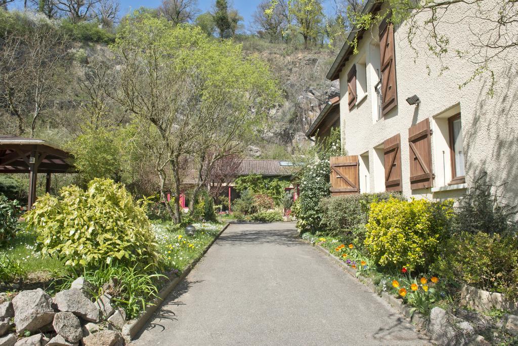Hotellerie De La Cascade Saint-Genis-les-Ollières Exteriör bild